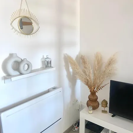 Climatise , Refait A Neuf Et Centre Daire Sète